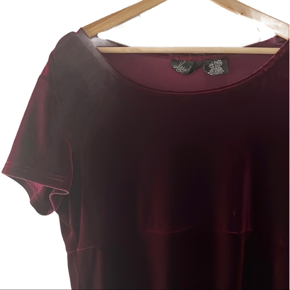 Scoop neck velvet dress